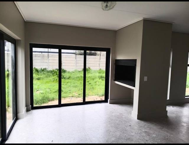 3 BEDROOM PROPERTY TO RENT IN UITZICHT
